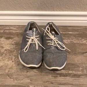 Toms tennis shoes